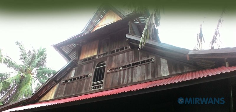 Diculik Pasutri ke Rumah Adat Bendang Air Tiris, Air Tiris ini adalah salah satu kecamatan di kabupaten Kampar, Riau, Rumah Adat Bendang Kenagarian.