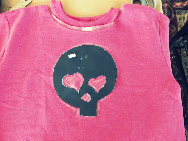 WobiSobi: Glitter and Heart, Skull Sweatshirt, DIY