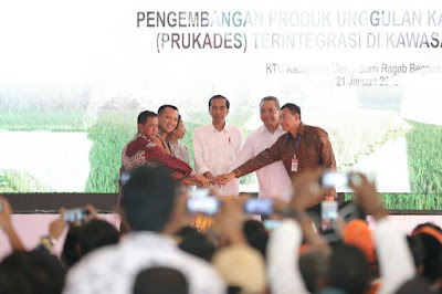 Presiden Jokowi dan Gubernur Ridho Tekan Sirine Bersama Resmikan Prukades