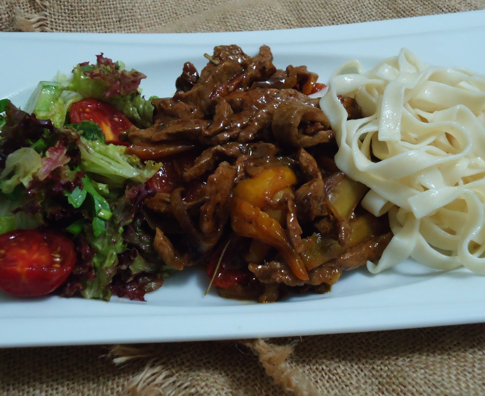 Birsel ve İrem Barbekü SosluRenkli Biberli Et