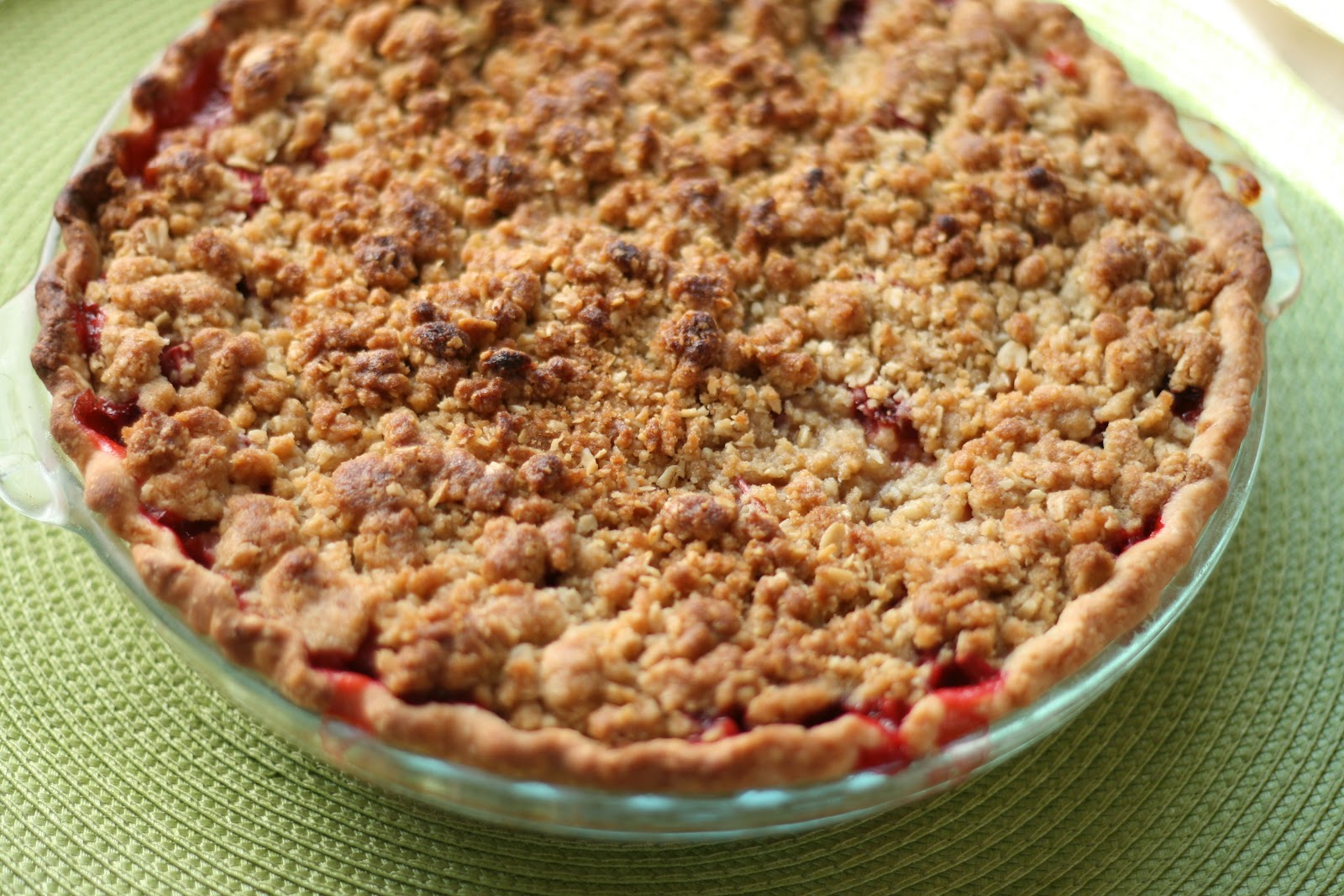 tune 'n fork Strawberry Rhubarb Crumble Pie