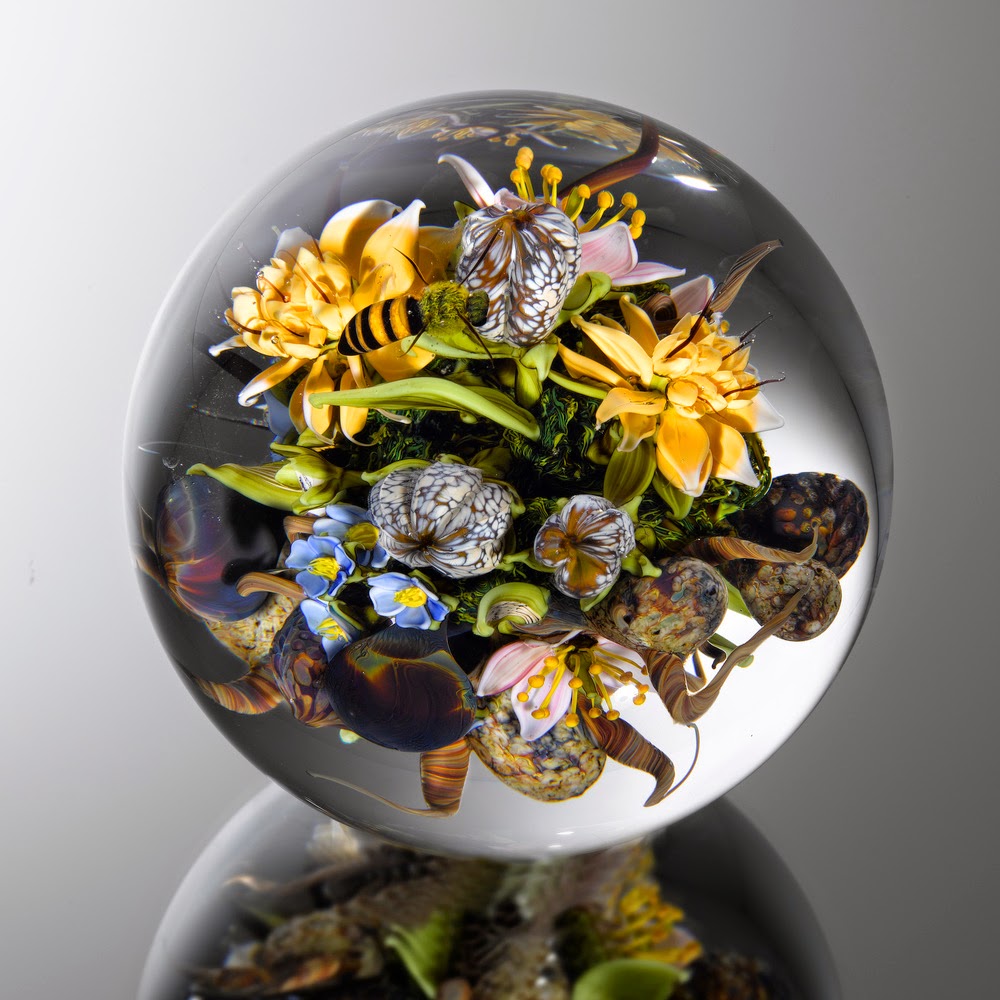 04-Fecundity-Bouquet-Paul-J-Stankard-Nature-in-a-Sculptured-Glass-Orb-www-designstack-co