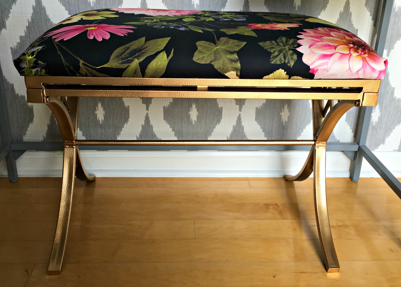 Restyle it Wright How to recover a bench Before & After