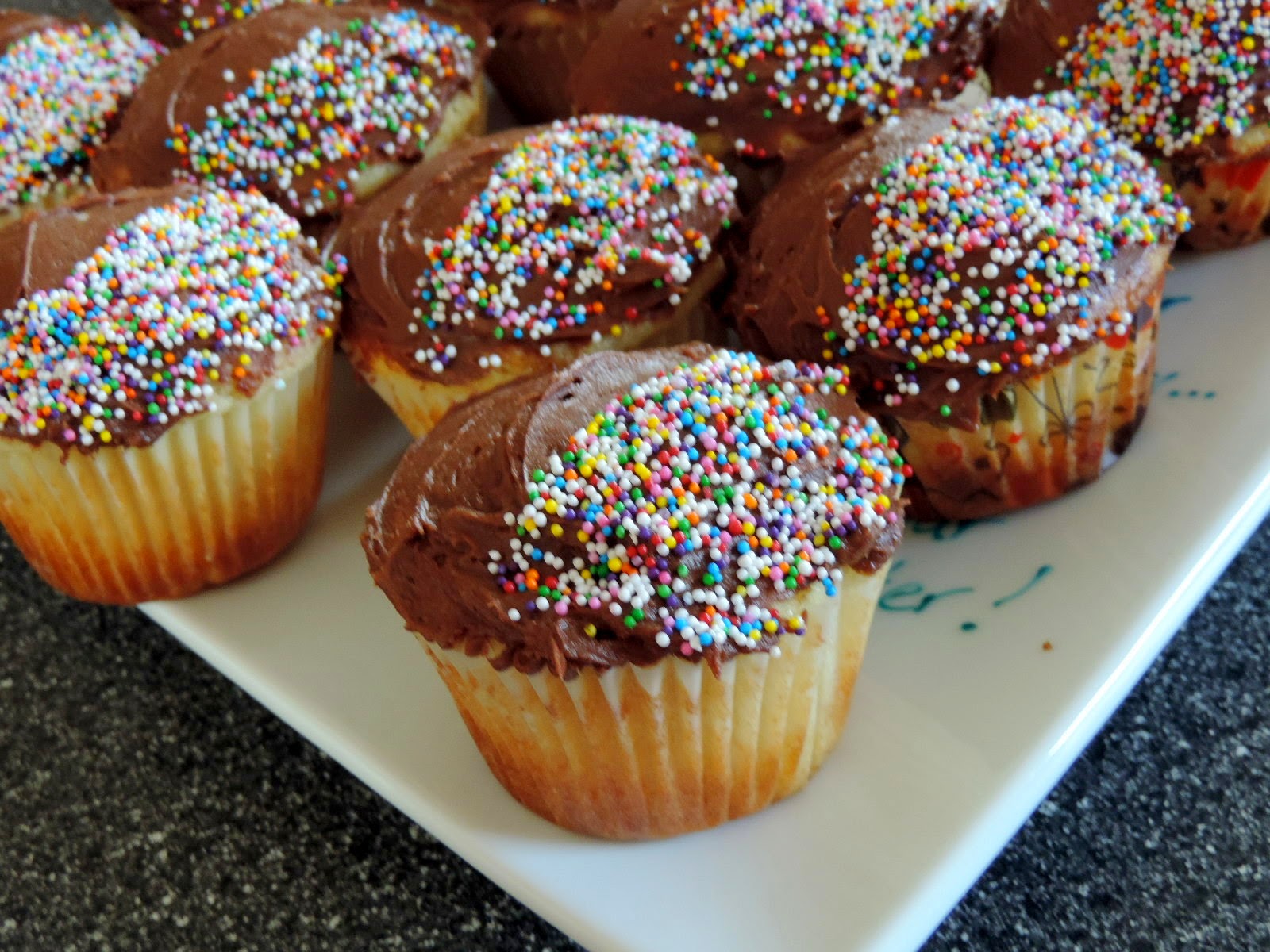 Maman Mélanie cuisine: Cupcake vanille glaçage au chocolat