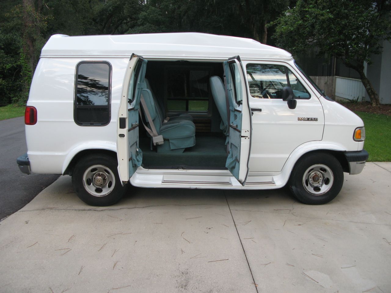 Florida Coal Cracker Chronicles: 1994 Dodge B250 Conversion Van