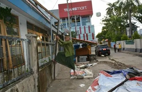 Bongkar Lapak PKL di Depan Transmart, Wako Mahyeldi Diingatkan Janji Kepada Ulama dan Aktivis Islam