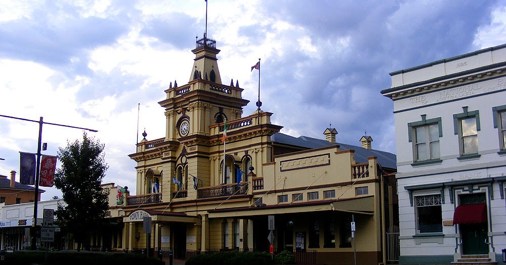 Days on the Claise Glen Innes Town Hall