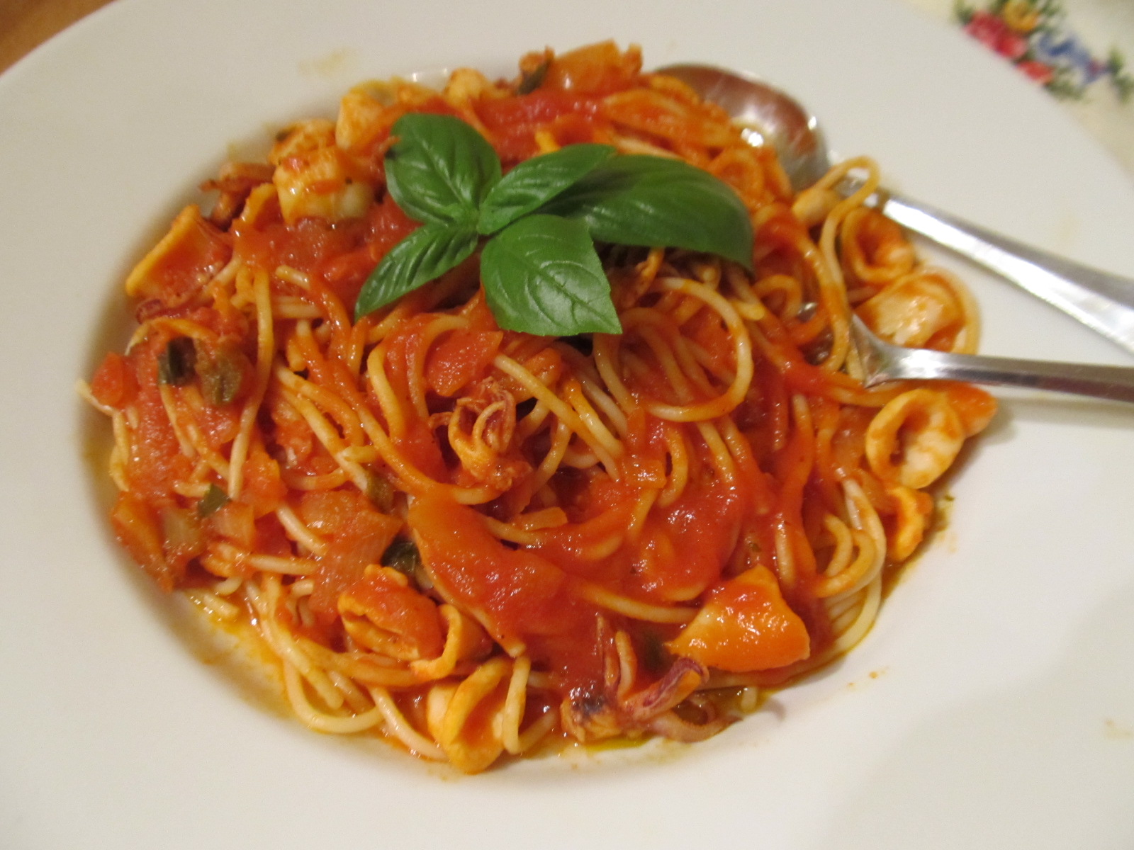 Food and Thrift Spaghetti with Calamari Sauce