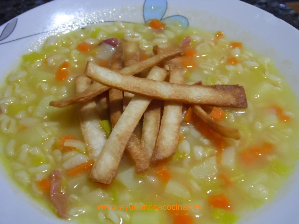 Sopa De Trigo Con Crujientes De Tortilla Wraps De Maiz
