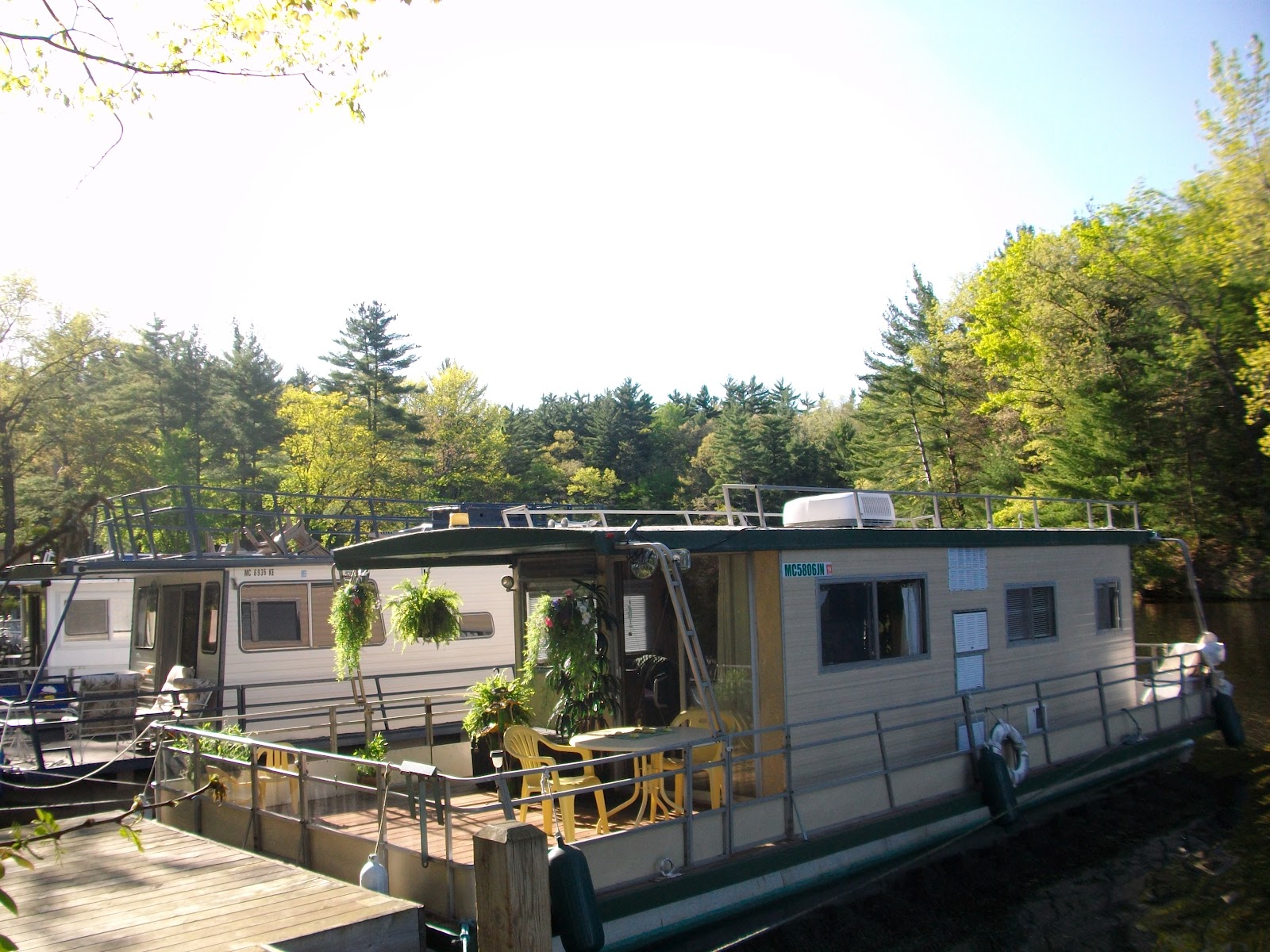 Hardy Dam Houseboat