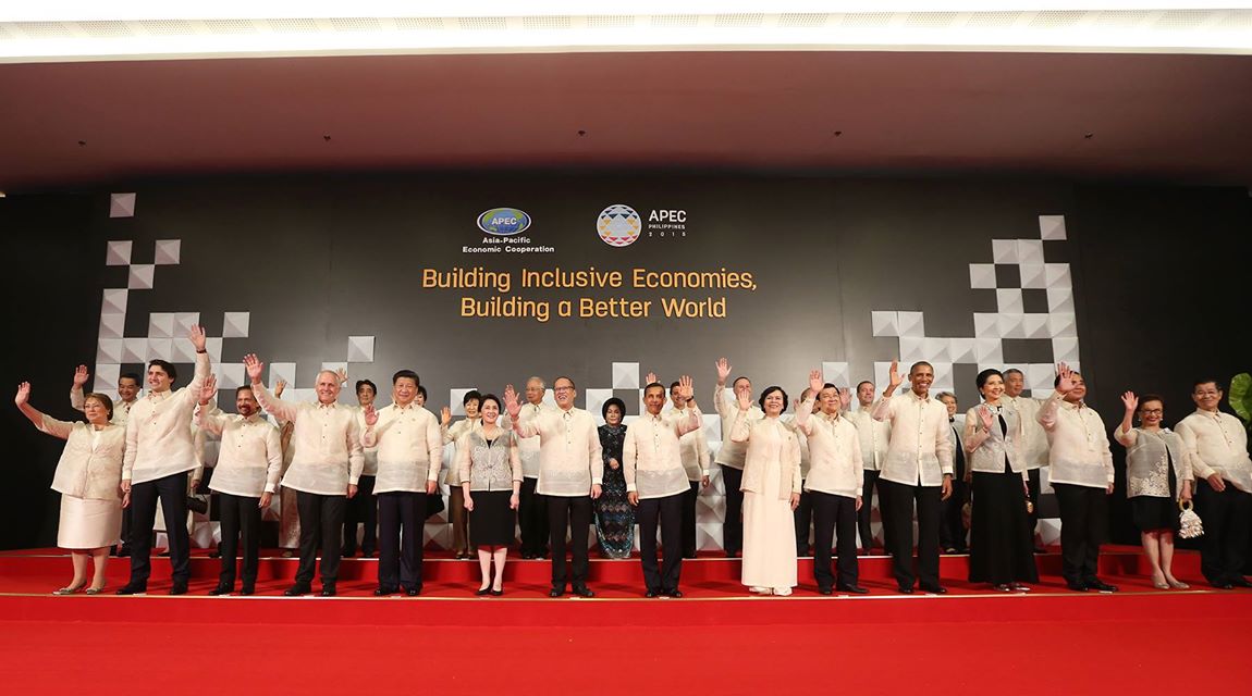 APEC Leaders’ Family Photo with Spouses