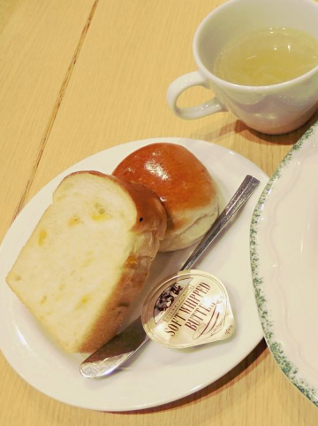 ムーセイオン「ワイン展記念メニュー」スープ＆パン