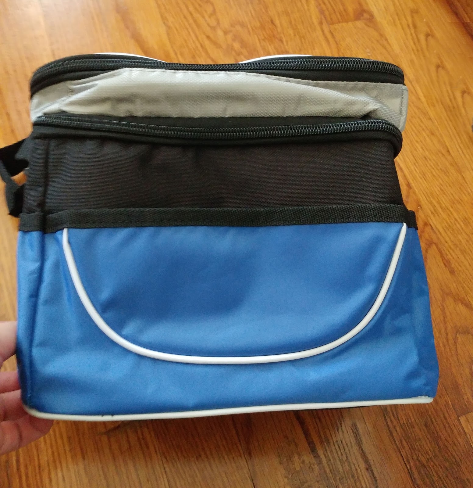 The Roving Reviewer Dual Compartment Lunch Bag Review