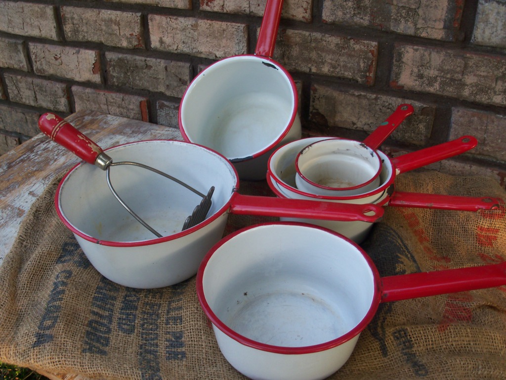 Shelly's Vintage Blog: using old enamelware pots & pans