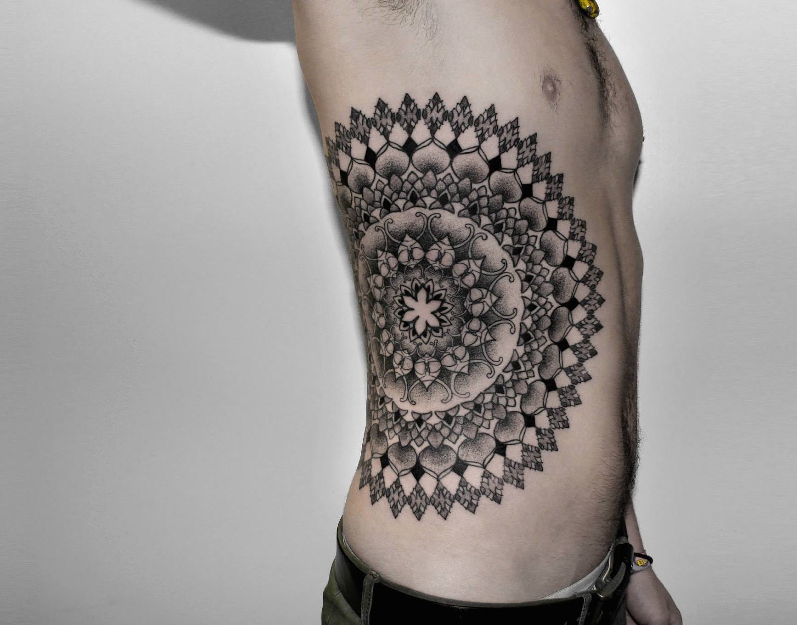 Dosis de tinta. Refleja armonía con los tatuajes de mándalas.