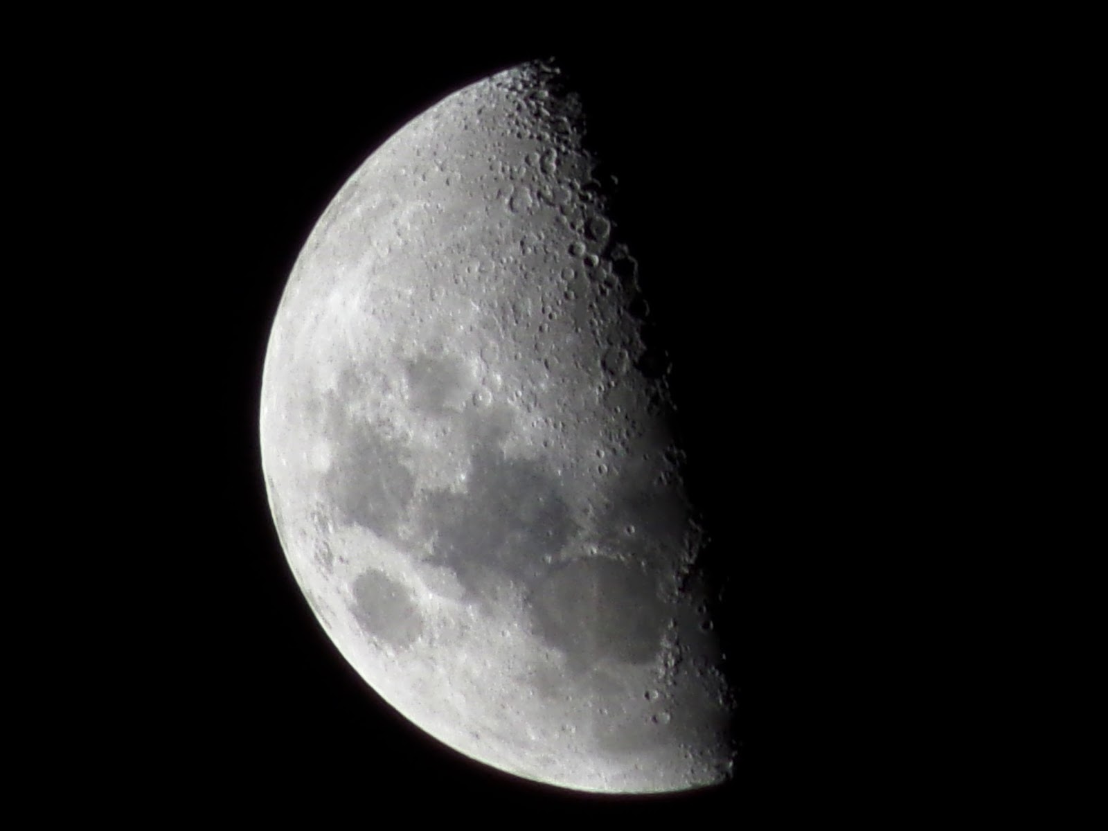 Lunas y Luces Luna 12 de Junio 2016 Cuarto Creciente 19 hs 07 m ( 07