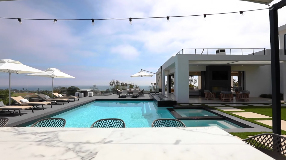 43 Interior Design Photos vs. 5944 Filaree Heights Rd, Malibu Luxury Home Tour