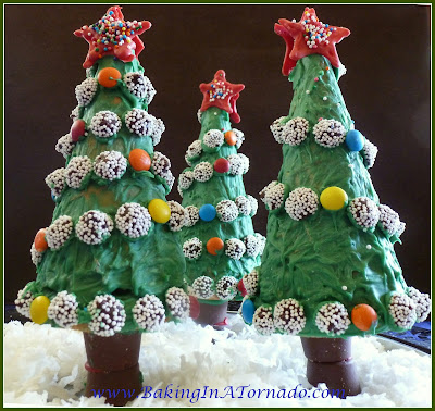 Edible Holiday Trees | www.BakingInATornado.com | #recipe #holiday