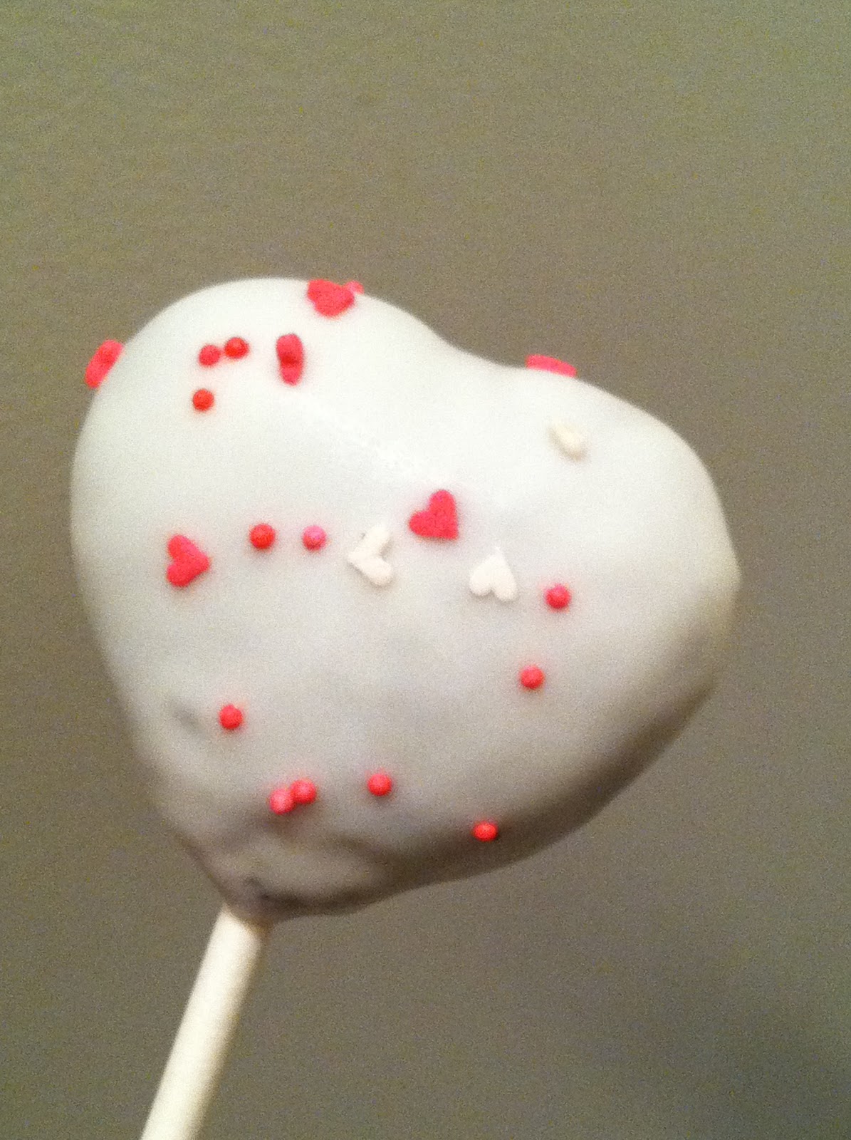 Julie Bakes: Valentine's day cake pops