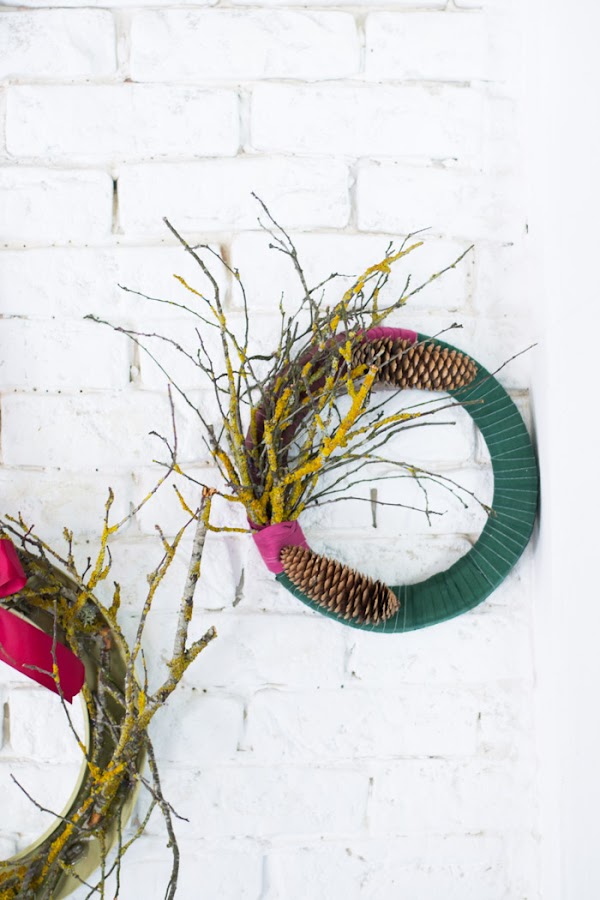 Coronas de Navidad con tela y ramas