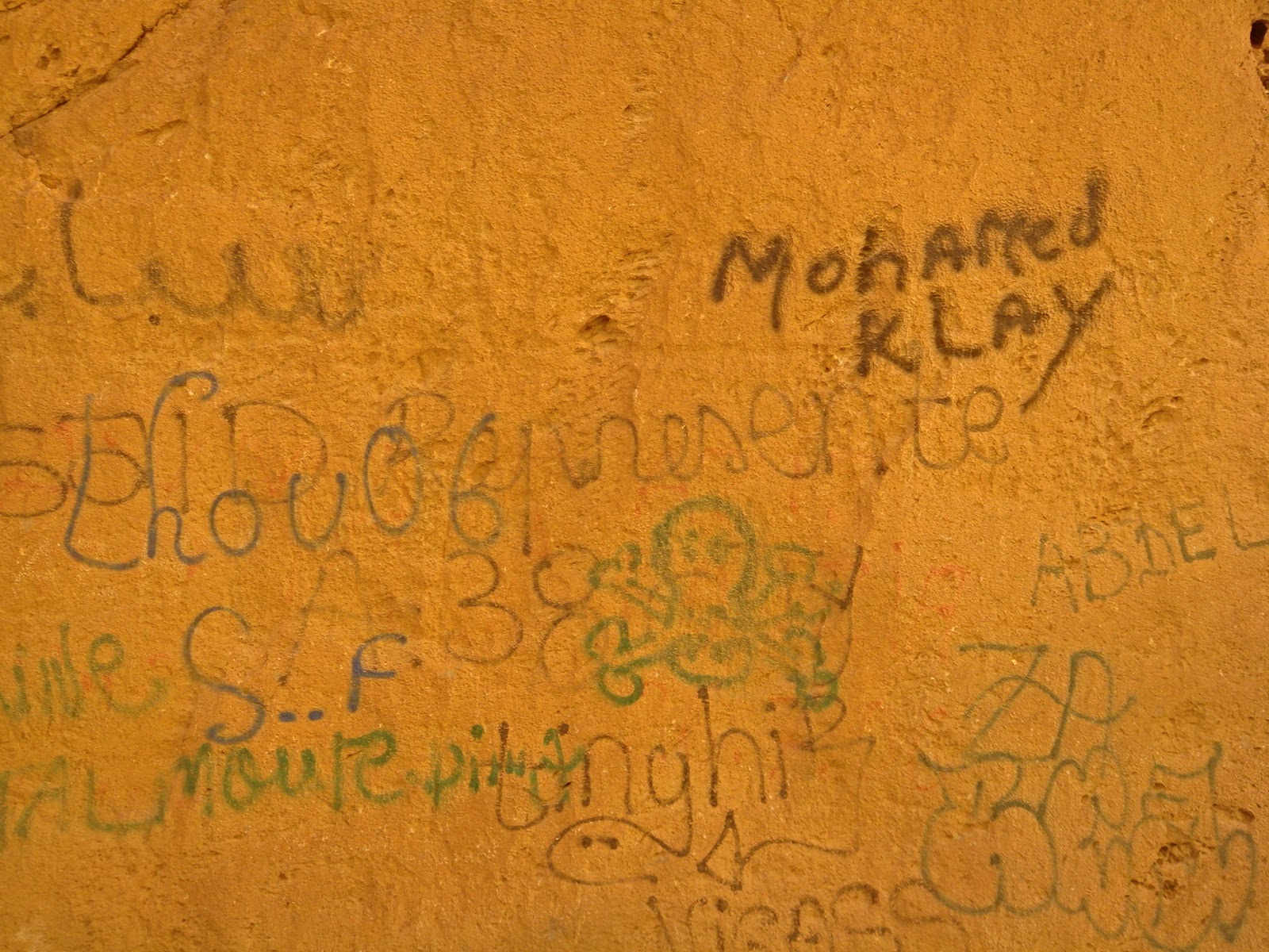 TRASH IT UP: MARROCOS - parte I: paredes, rabiscos, símbolos.