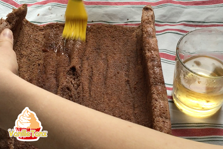 Schokoladen-Biskuitrolle mit Quark-Orangen-Creme - VanilleTanz Schokoladen-Biskuitrolle mit Quark-Orangen-Creme - VanilleTanz