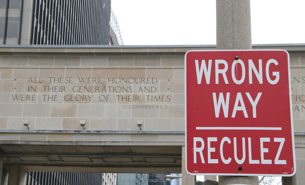 Ошибка 404. File is wrong. Картинка go back. Wrong way sign. Error 404 funny.