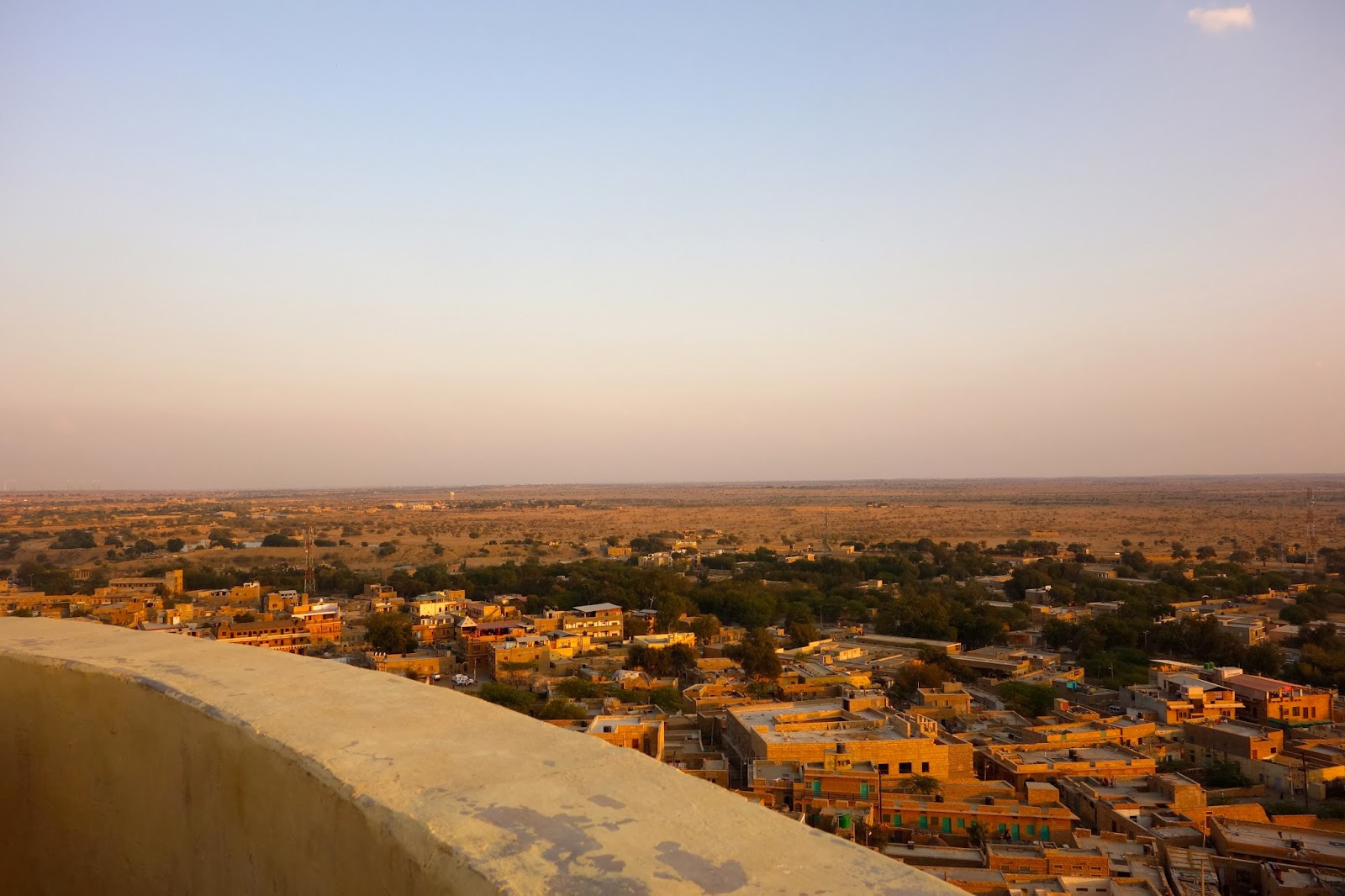 Abenteuer Indien : Auf Wüstenschiffen durch ein Meer aus Sand.