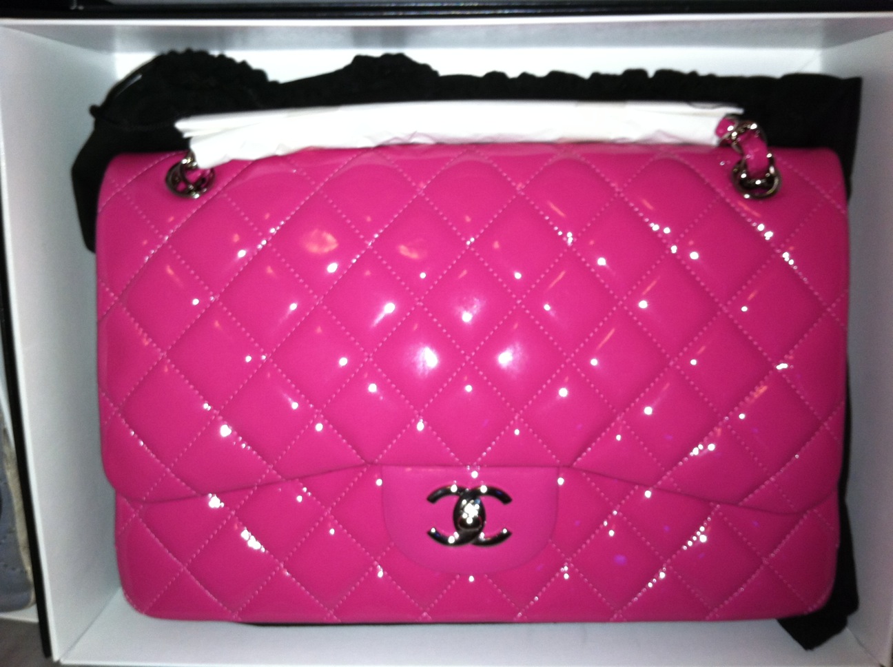 BAGS AVENUE: Brand new!!! Auth chanel shocking pink jumbo