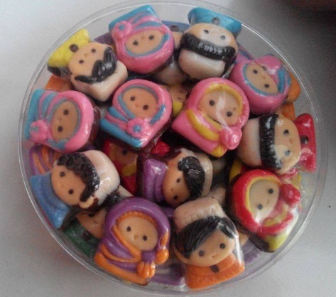 coklat karakter hello kitty, coklat karakter doraemon, coklat karakter