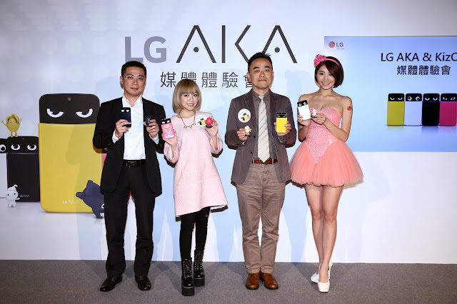 左起台灣LG電子行動通訊市場業務部協理許進榮、紀卜心、台灣LG電子行動通訊市場 行銷部協理金承會、女模特兒。.jpg enter image description here