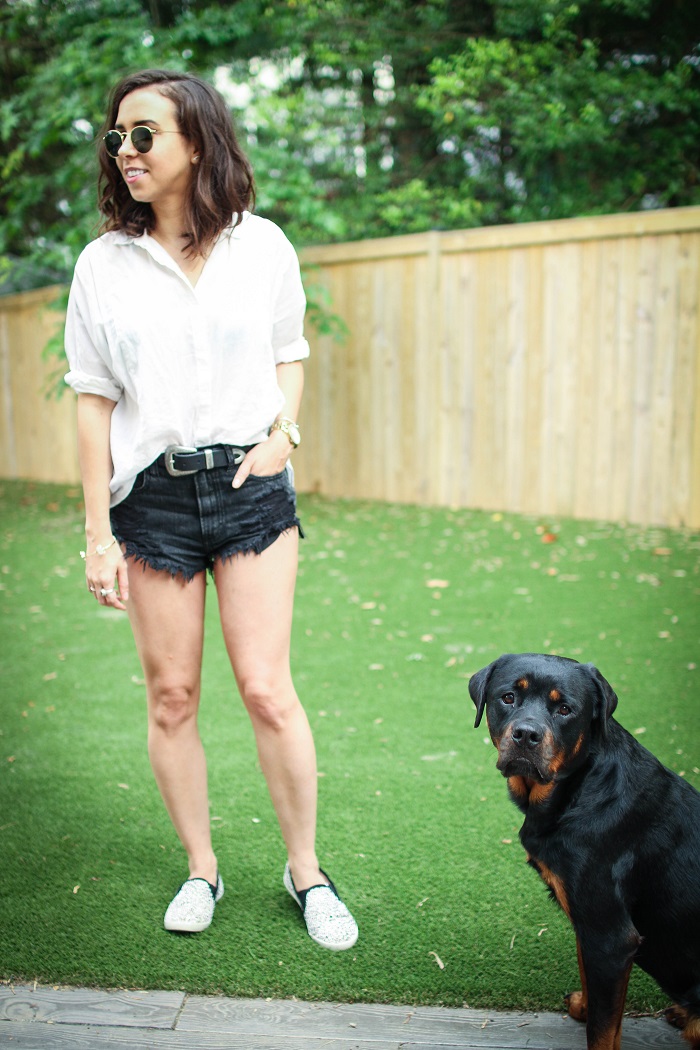 what to wear to a casual summer BBQ | A.Viza Style | abercrombie shorts - joie kidmore sneakers - rayban round sunglasses