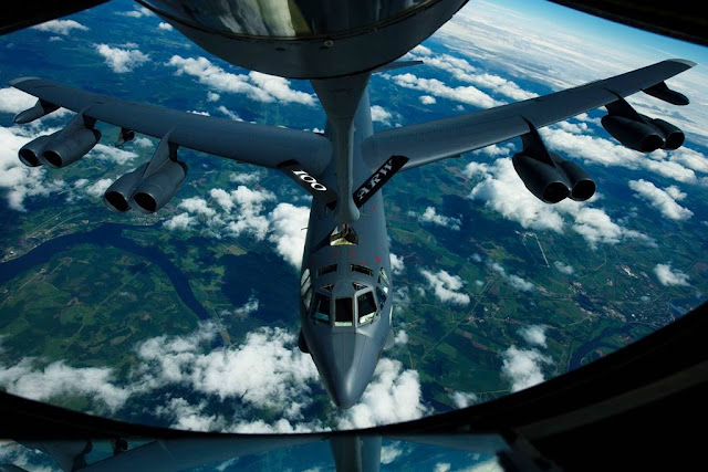 USAF B-52 bomber arrive UK