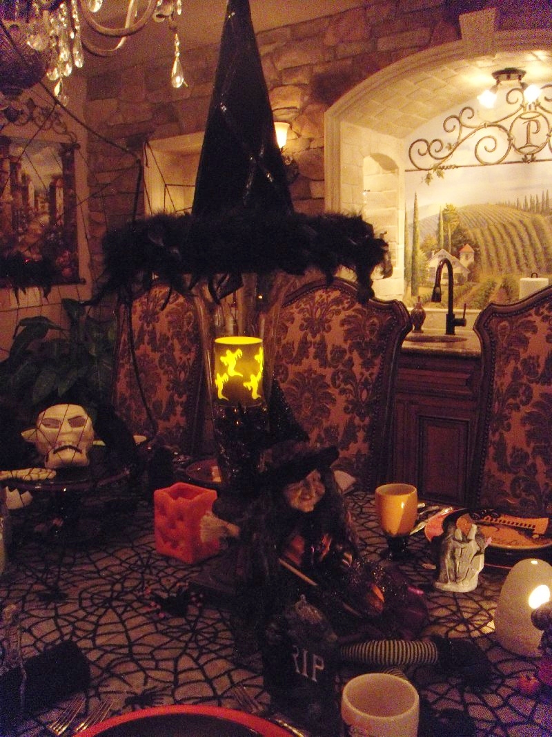 Spooky Halloween Dinner party | Life and Linda