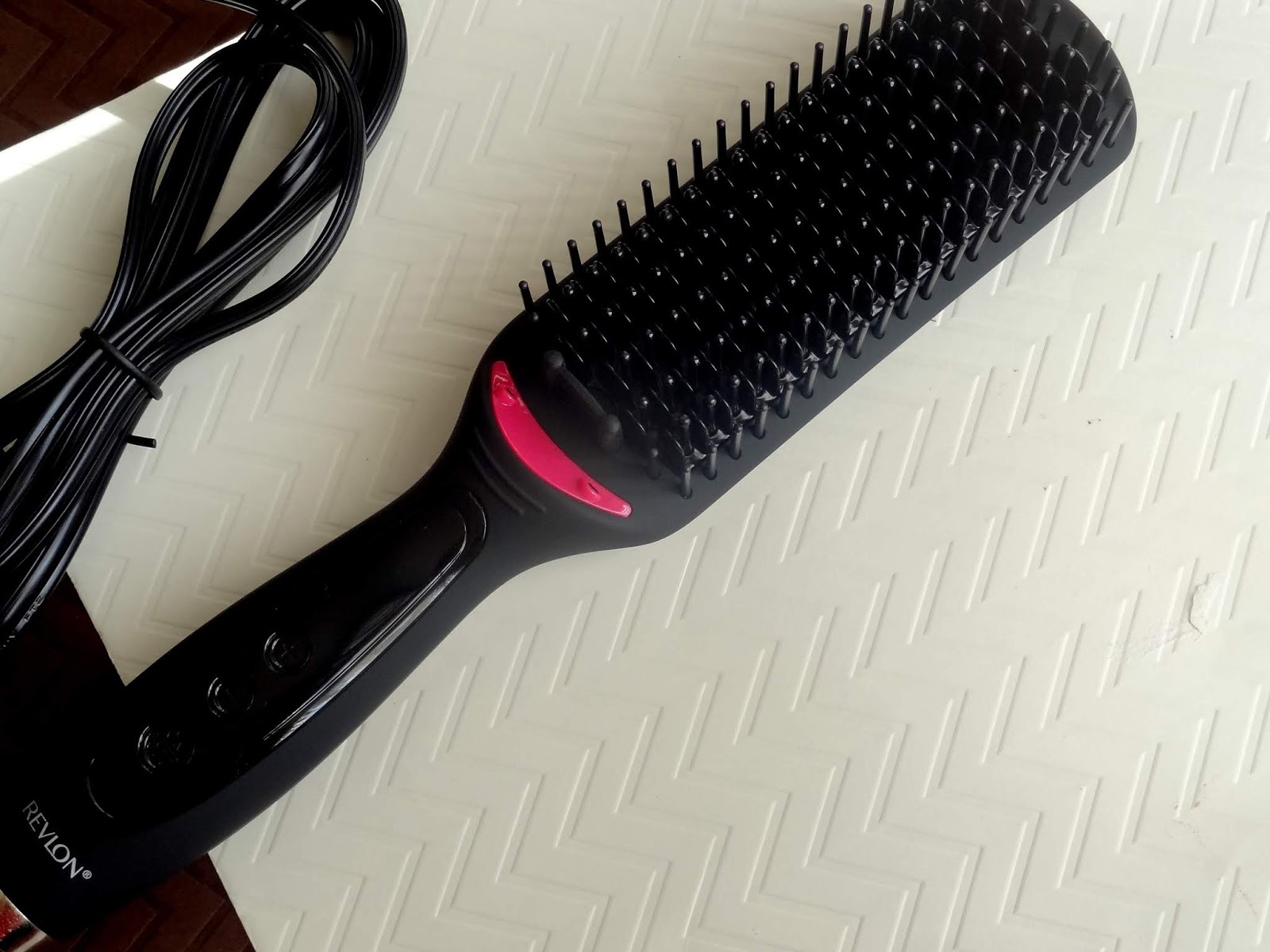 Makeup, Beauty and More Revlon Salon OneStep Straight And Shine XL