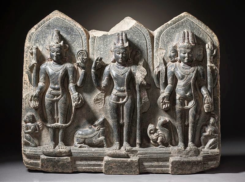 Dewa Wisnu, Siwa, dan Brahma di Terai, Bihar India dari abad ke-10