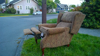 Recliner at N 50th St and Woodland Park Ave N.