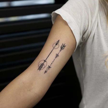 Tatuagens femininas nos bíceps Tatuagens femininas nos bíceps