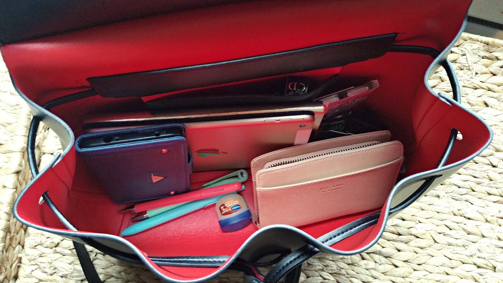 Review Mansur Gavriel Lady bag & What's in my Bag?! H A D E S S A H