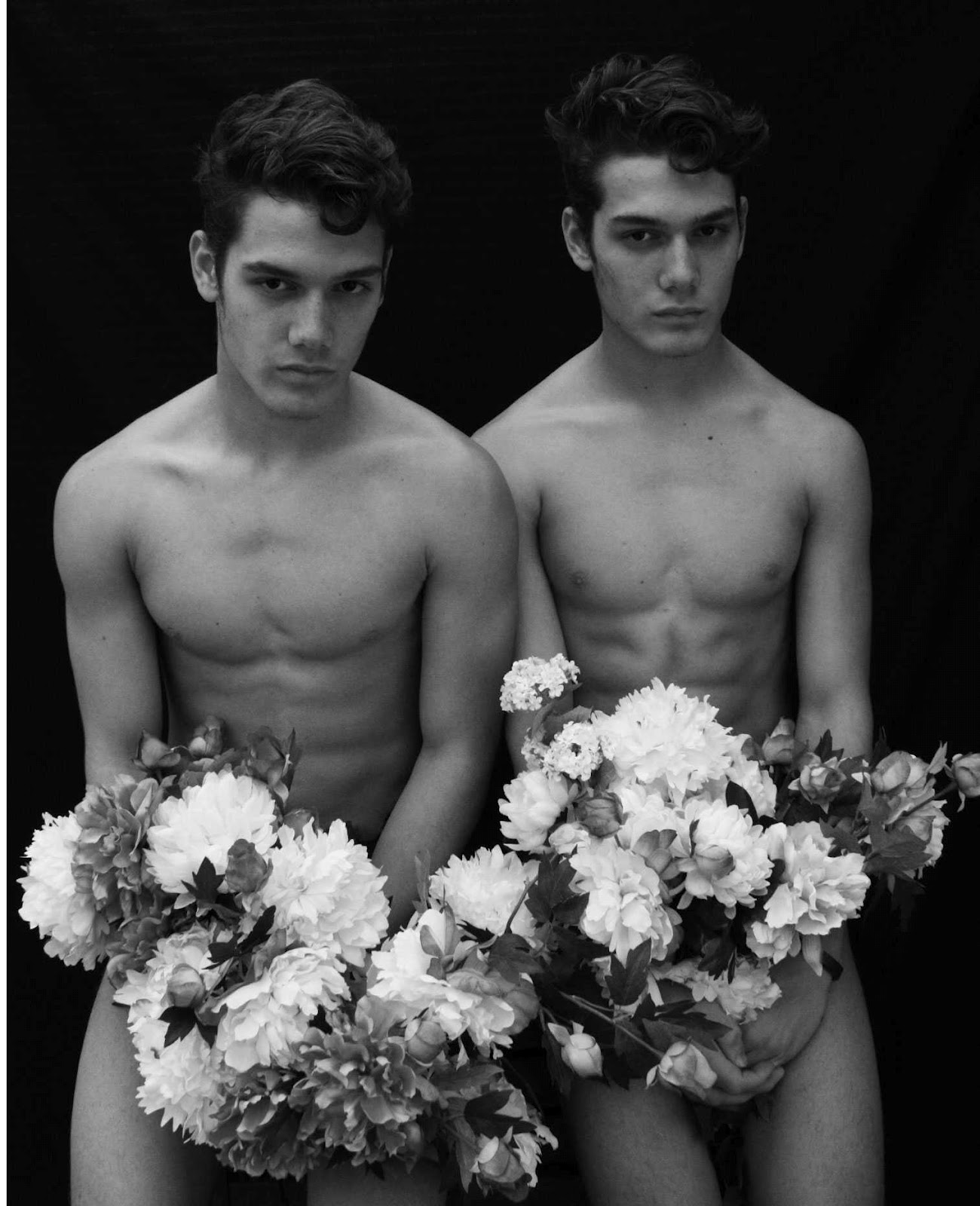 Майские близнецы мужчины. Рауль Гуэрра. Близнецы парни. Парни двойняшки. Красивые Близнецы мужчины.