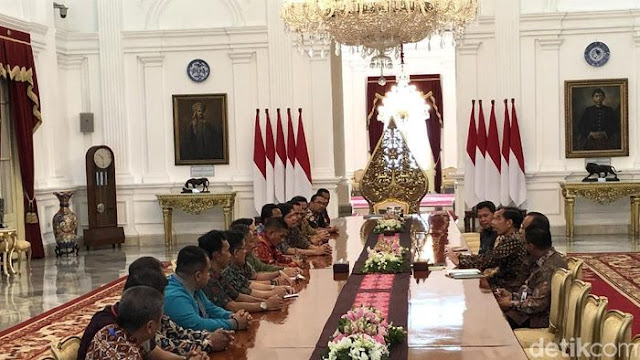Bertemu Pekerja PTPN, Jokowi Janjikan Lahan 1.000 Meter Persegi