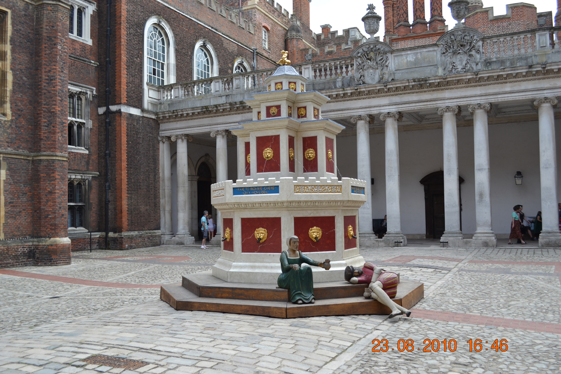 Our Trip Across the Pond: A Day Near Home: Hampton Court