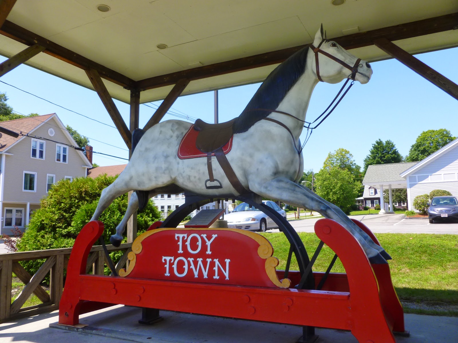 Photoops Roadside Attractions Clyde, Toy Town Horse Winchendon, MA