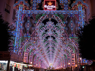 Iluminación de calles en las Fallas de Valencia