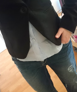 [Fasion] Ripped Boyfried Jeans mit klassischer Bluse
