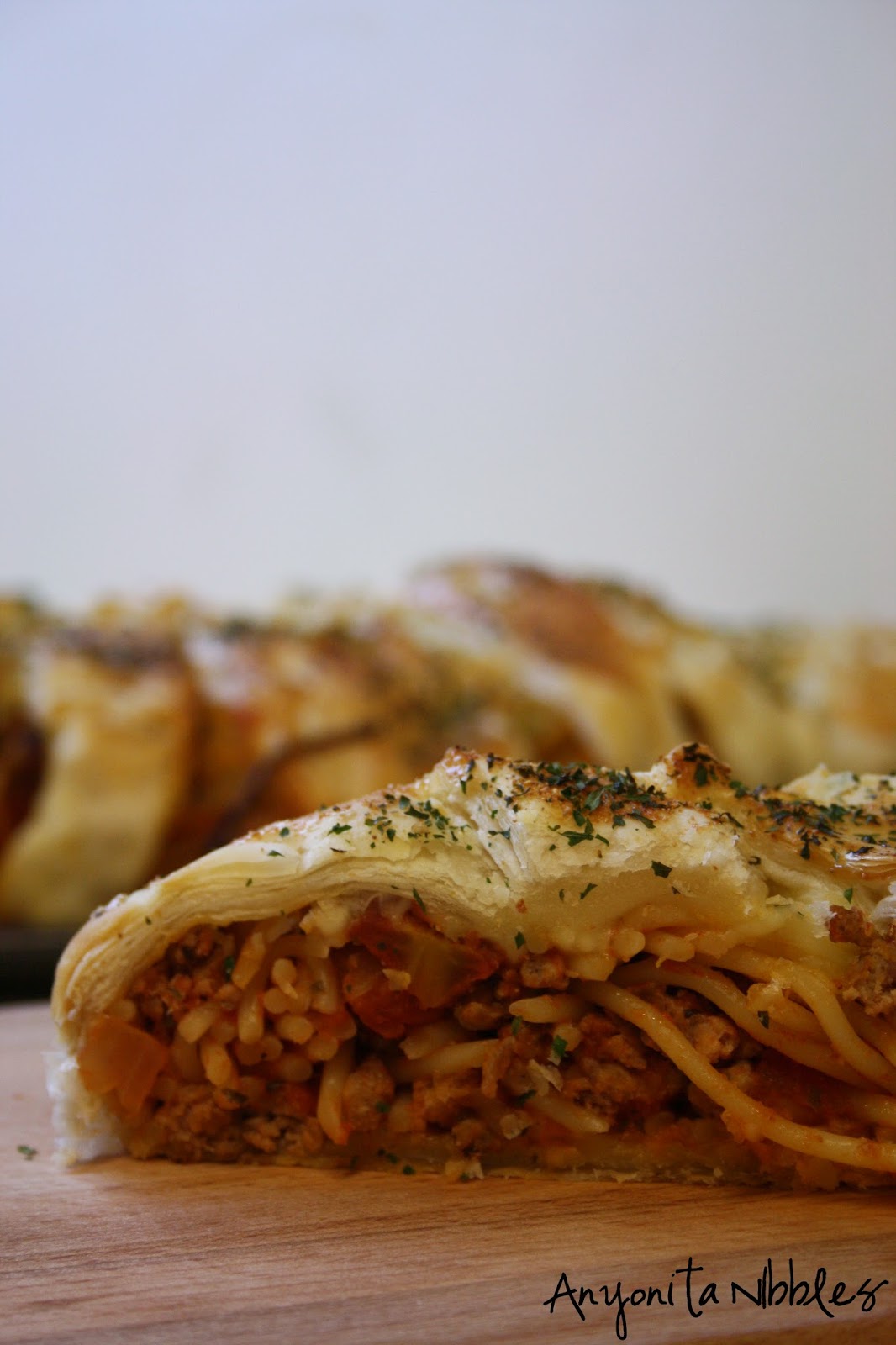 Spaghetti inside of garlicky puff pastry | Anyonita Nibbles