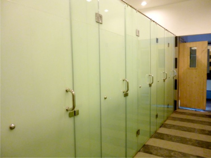 Daftar Harga Partisi Kaca Kamar Mandi Cubical Toilet Jakarta