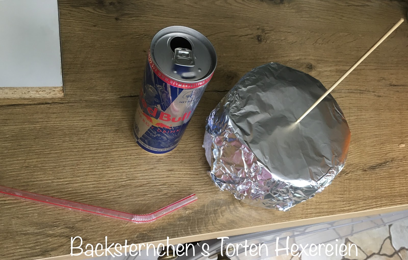 Backsternchen S Torten Hexereien Anleitung Gravity Cake M M Verzaubert Von Red Bull