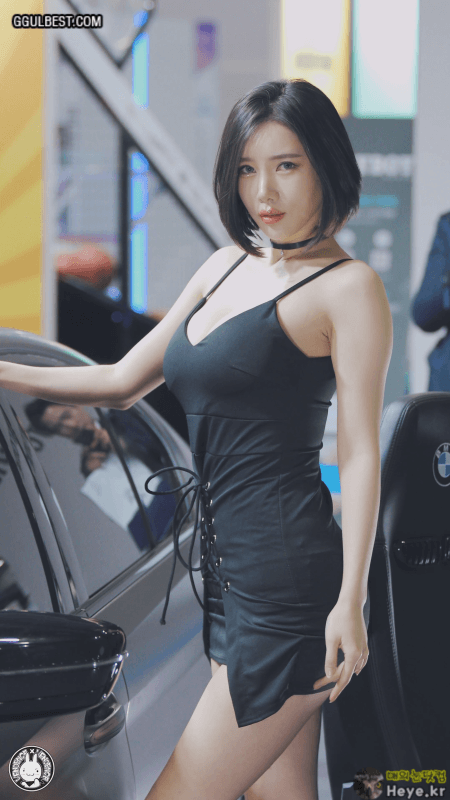 GGULBEST.COM GIF FACTORY: Racing model Song JooA cleavage .gif