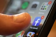 Facebook вводит темный режим для мобильных устройств